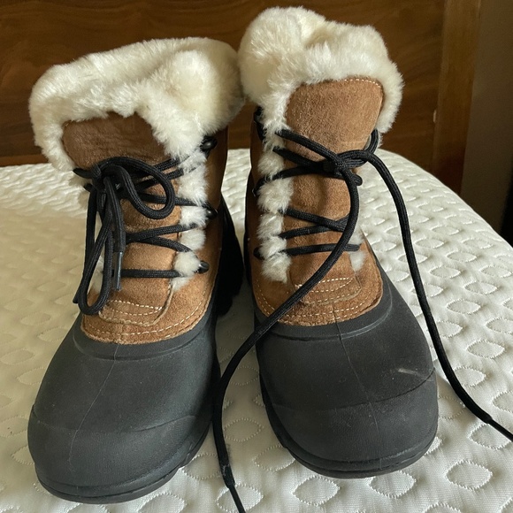 Sorel  Snow Angel Thinsulate Snow Boots Size 8 - Picture 1 of 3